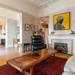 Gorgeous 3Bedroom Green Point Home